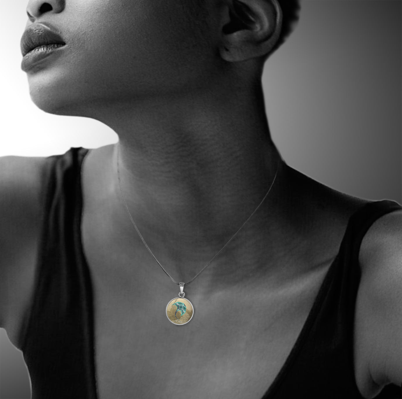 BRONWEN STINGRAY XS CIRCLE PENDANT ON A CHAIN NECKLACE - M143S - on Satchel
