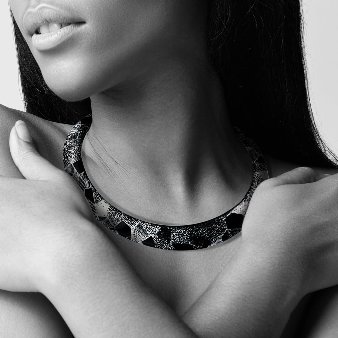 CORINNE SILVER AND BLACK ADJUSTABLE FITTED NECKLACE - SD257