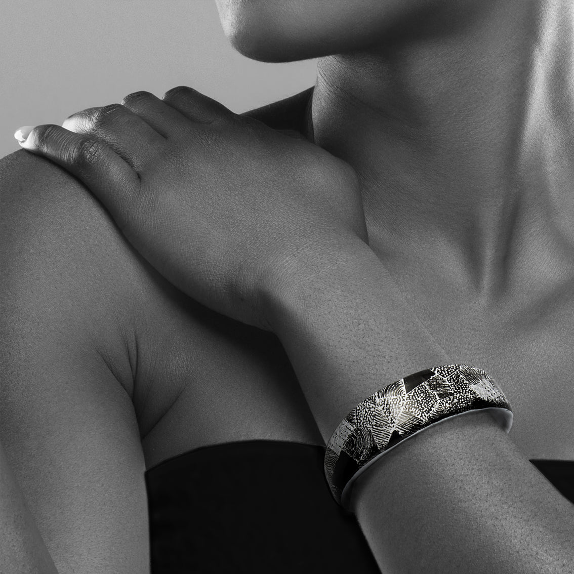 CORINNE SILVER AND BLACK ADJUSTABLE NARROW BRACELET - SD260
