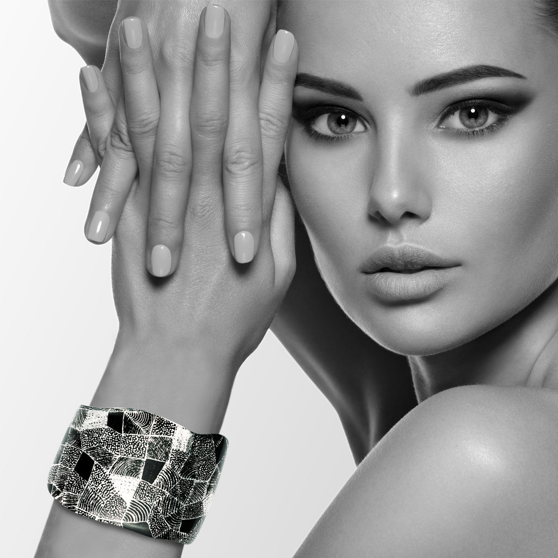 CORINNE SILVER AND BLACK ADJUSTABLE STATEMENT BRACELET - SD262