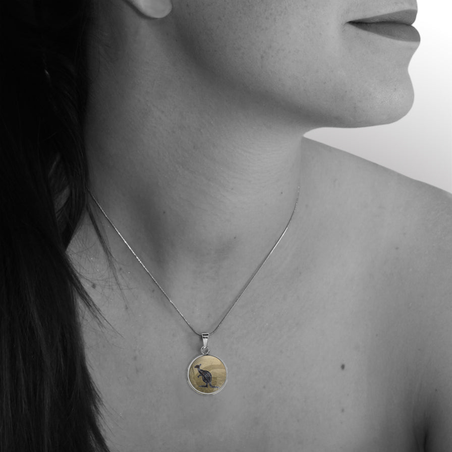 GAVIN KANGAROO XS CIRCLE PENDANT ON A CHAIN NECKLACE - M134S - on Satchel