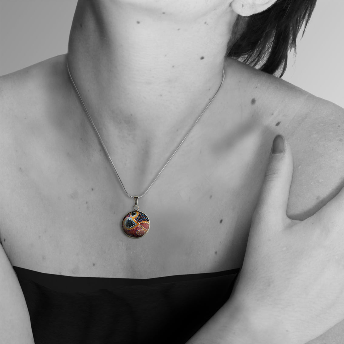 GAYLE ORANGE XS CIRCLE PENDANT ON A CHAIN NECKLACE - SD006S - on Satchel