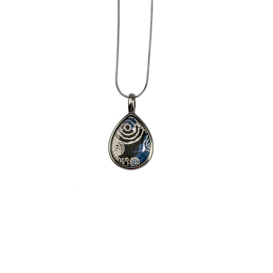 CORAL SEVEN SISTERS DROP PENDANT ON A CHAIN NECKLACE - M008 - in Circle Box