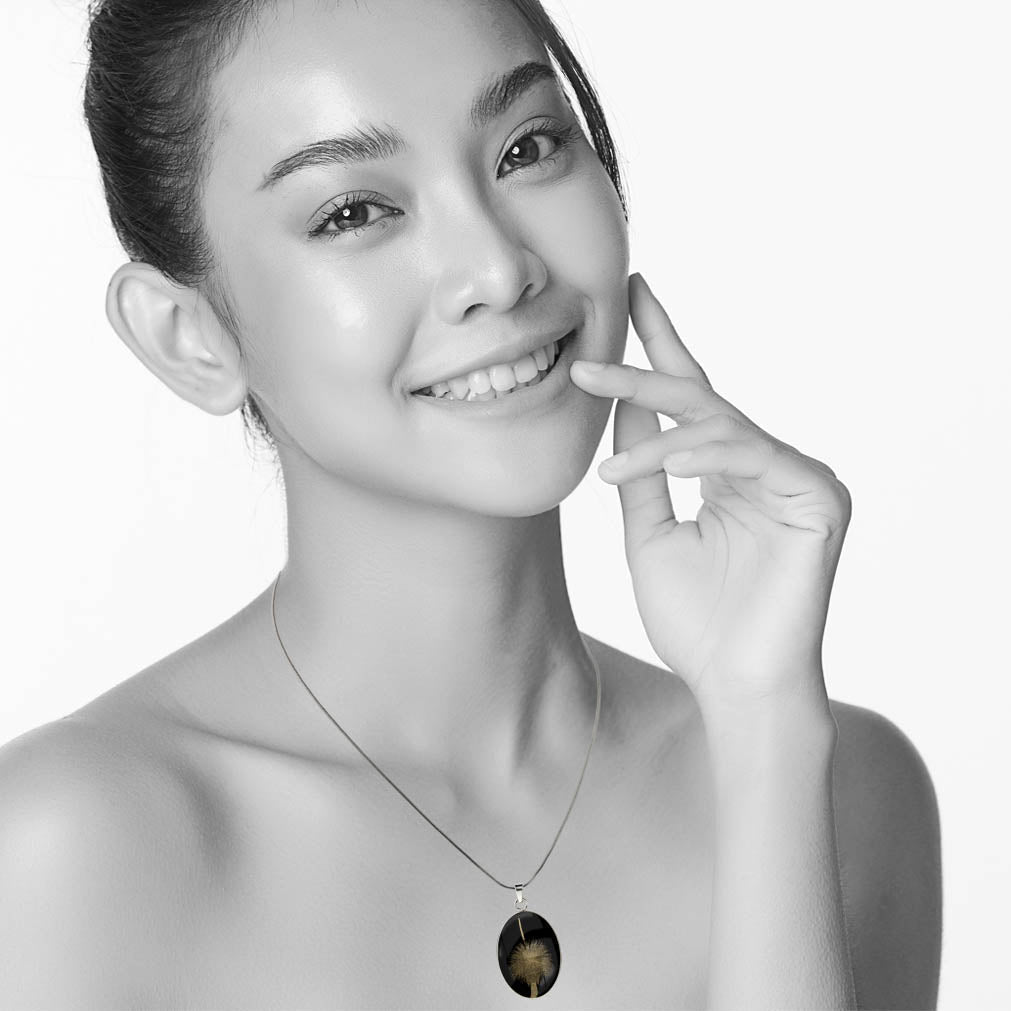 AUSTRALIAN NATIVE FLORA - GRASS TREE OVAL CIRCLE PENDANT ON A CHAIN NECKLACE - D854S - on Satchel