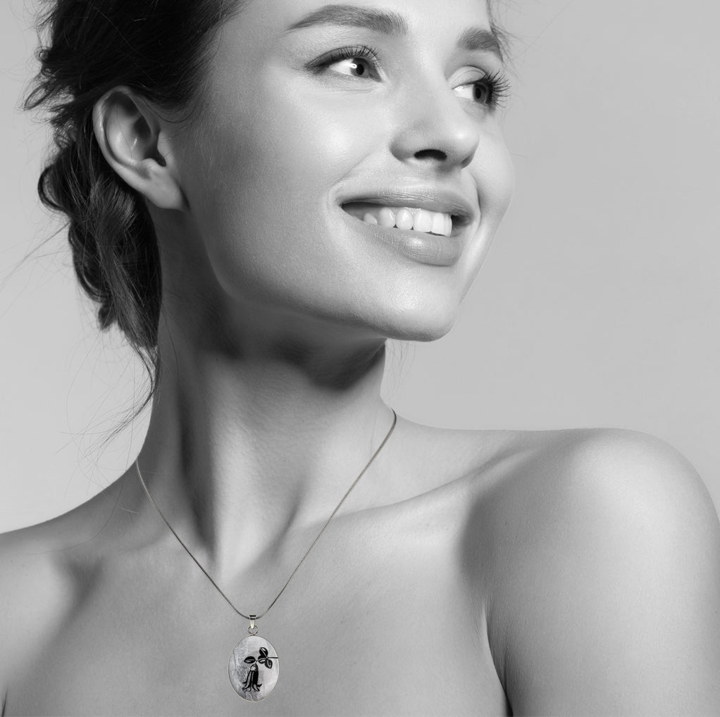 AUSTRALIAN NATIVE FLORA - CANBERRA BELLS TELOPEA OVAL CIRCLE PENDANT ON A CHAIN NECKLACE - D862S - on Satchel