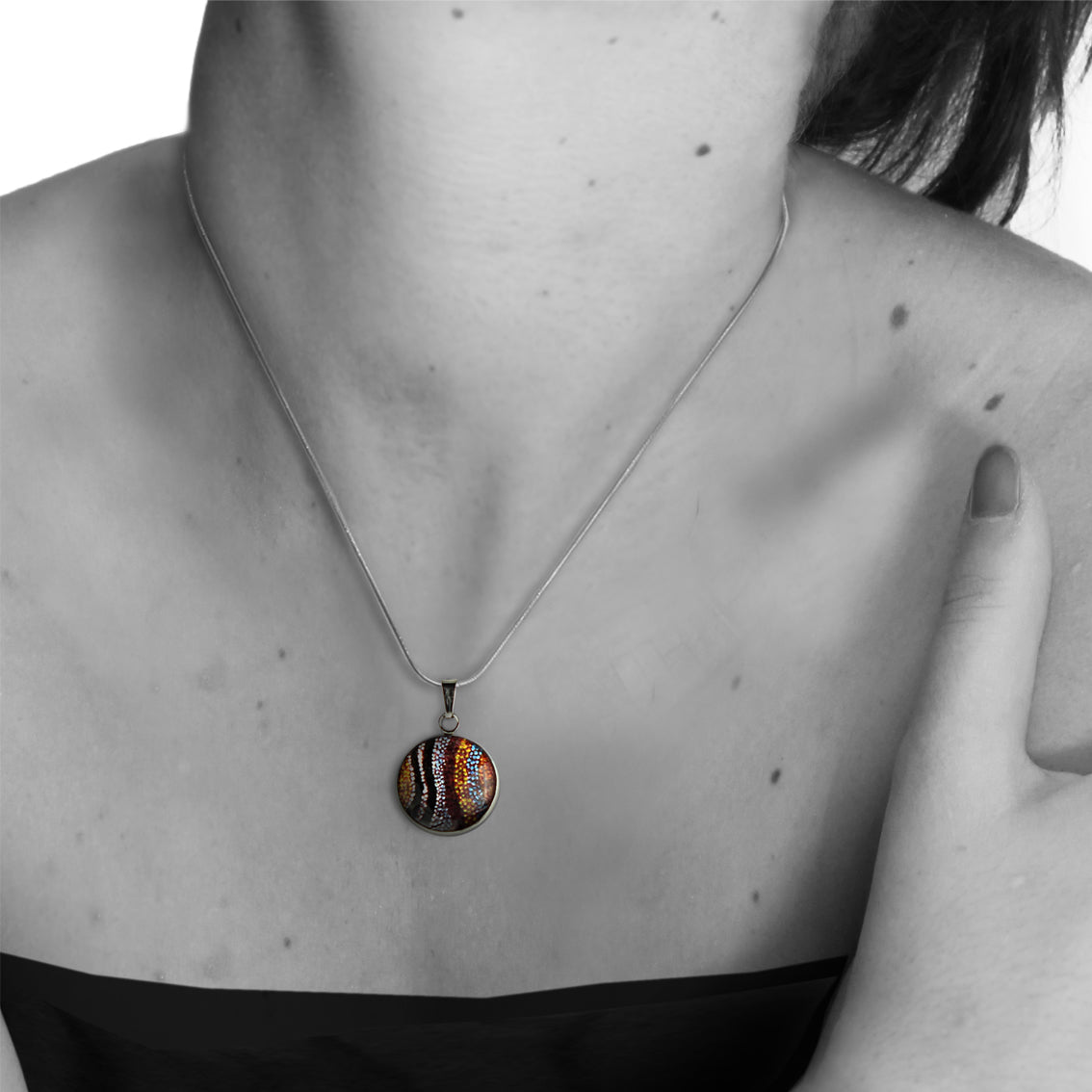 OTTO STAR ORANGE XS CIRCLE PENDANT ON A CHAIN NECKLACE - SD199 - in Circle Box