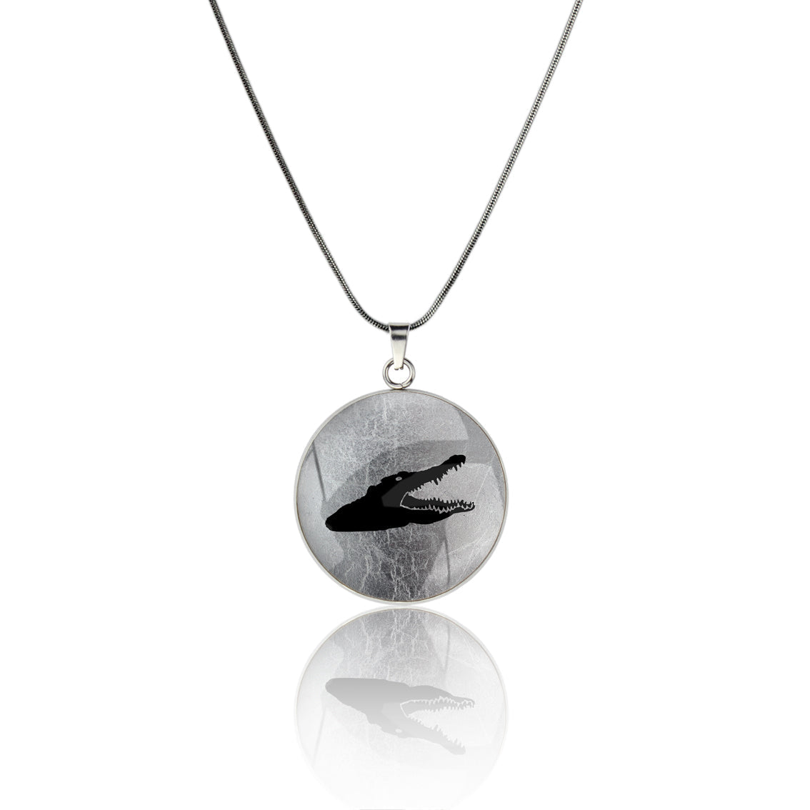 CROCODILE CIRCLE PENDANT ON A CHAIN NECKLACE - MFY193S - on Satchel