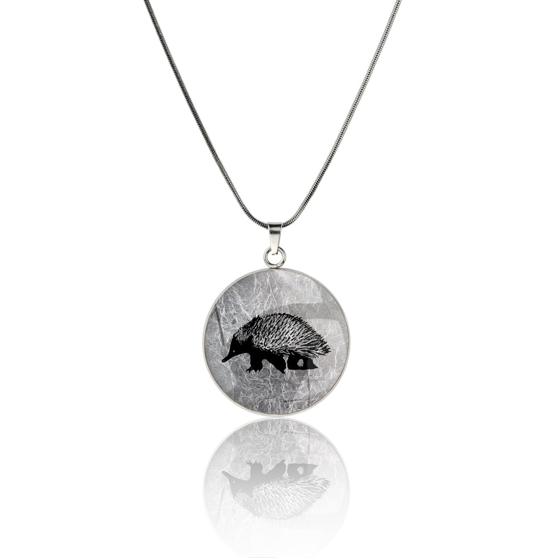 ECHIDNA CIRCLE PENDANT ON A CHAIN NECKLACE - MFY175 - in Circle Box