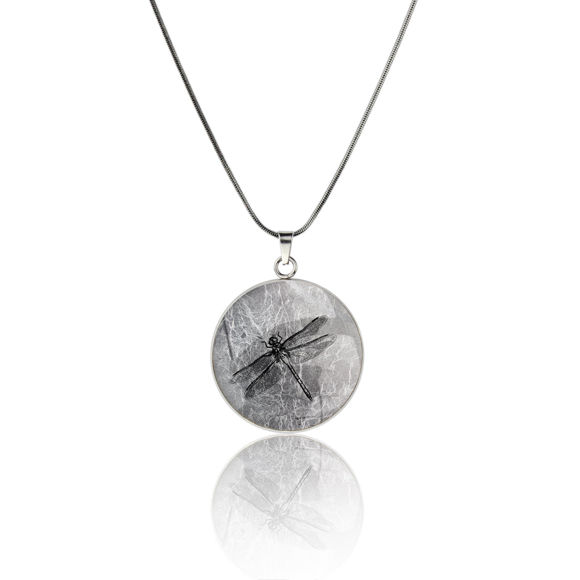 DRAGONFLY CIRCLE PENDANT ON A CHAIN NECKLACE - MFY289 - in Circle Box