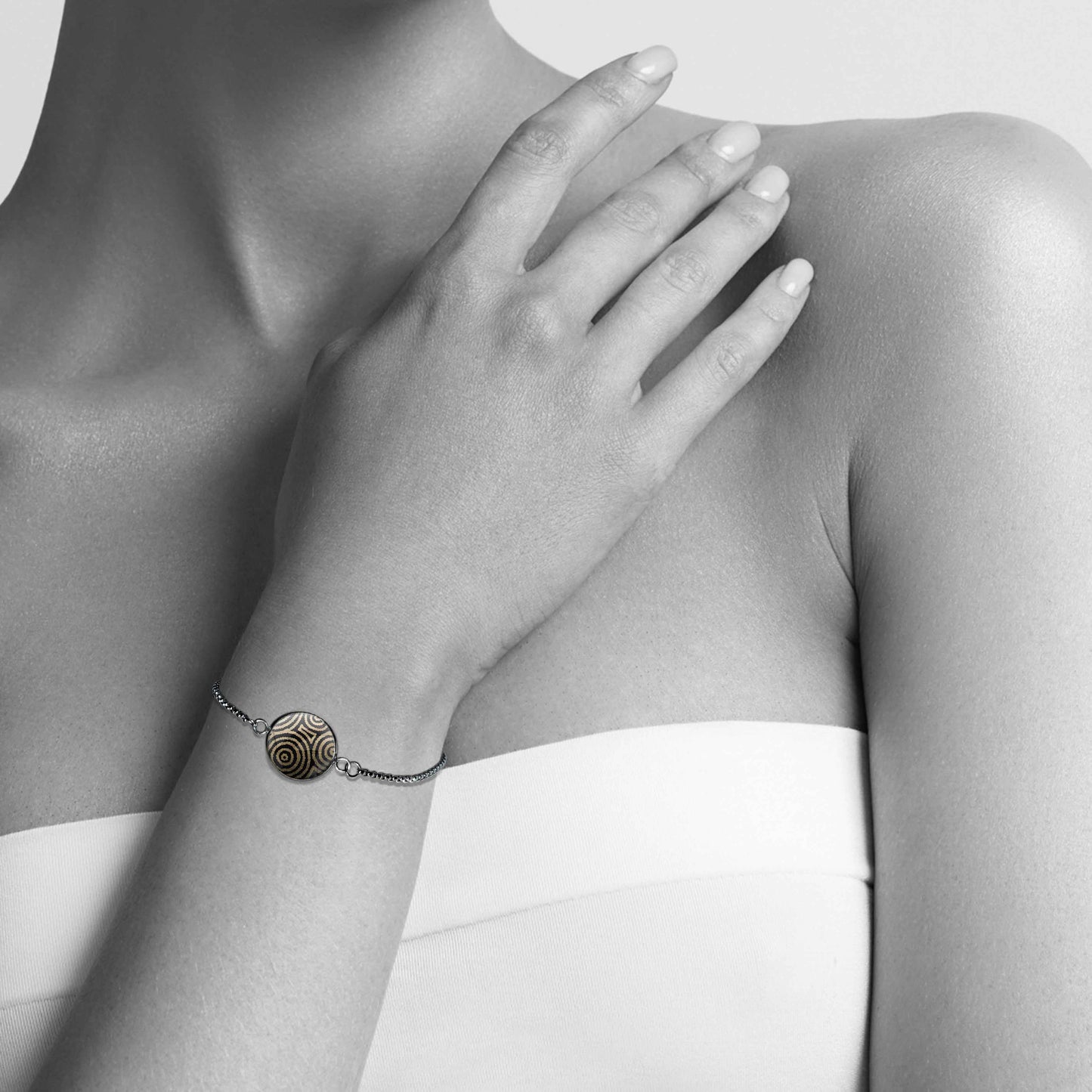 SARAH GOLD AND BLACK CHAIN BRACELET - B118