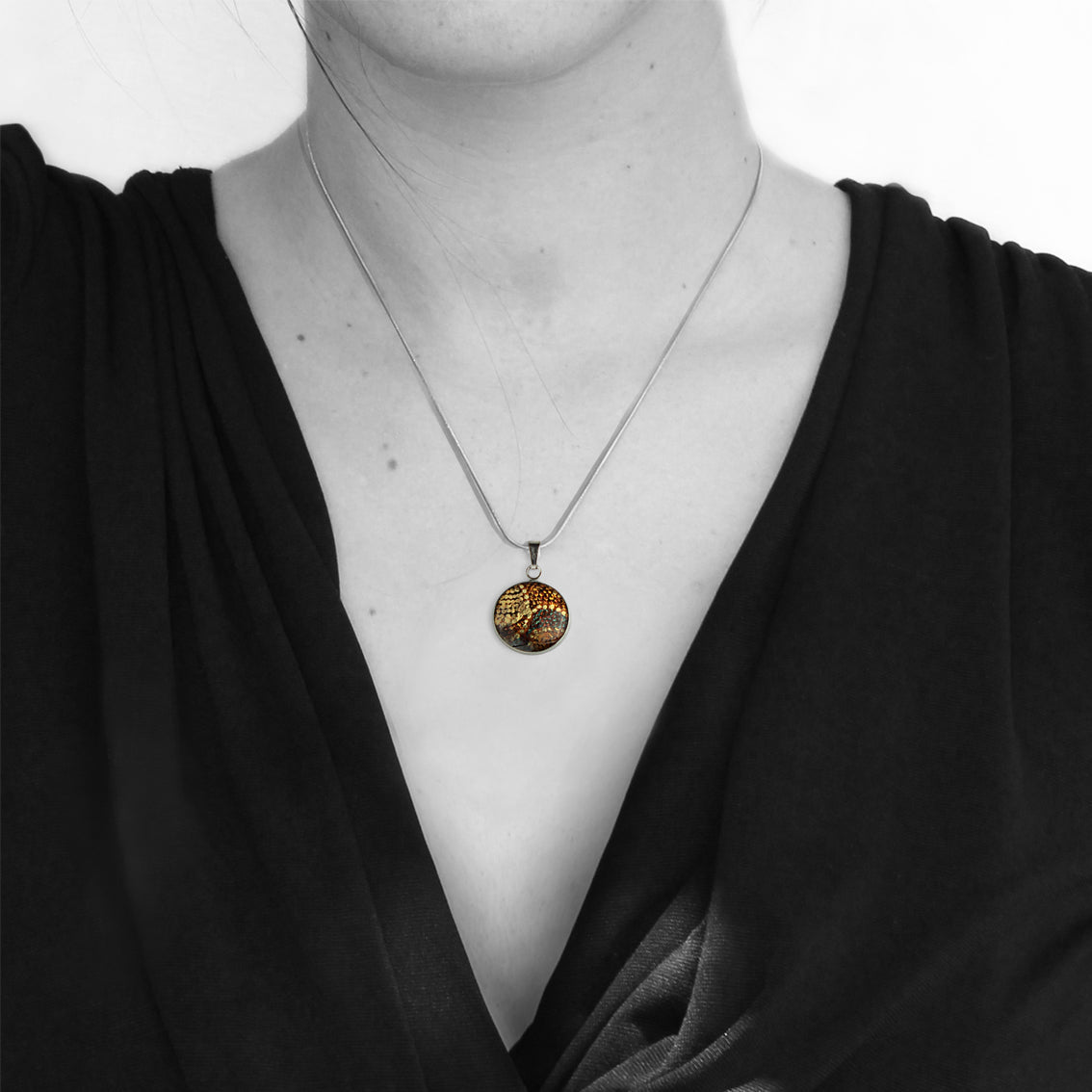 TESS ORANGE XS CIRCLE PENDANT ON A CHAIN NECKLACE - SD178 - in Circle Box