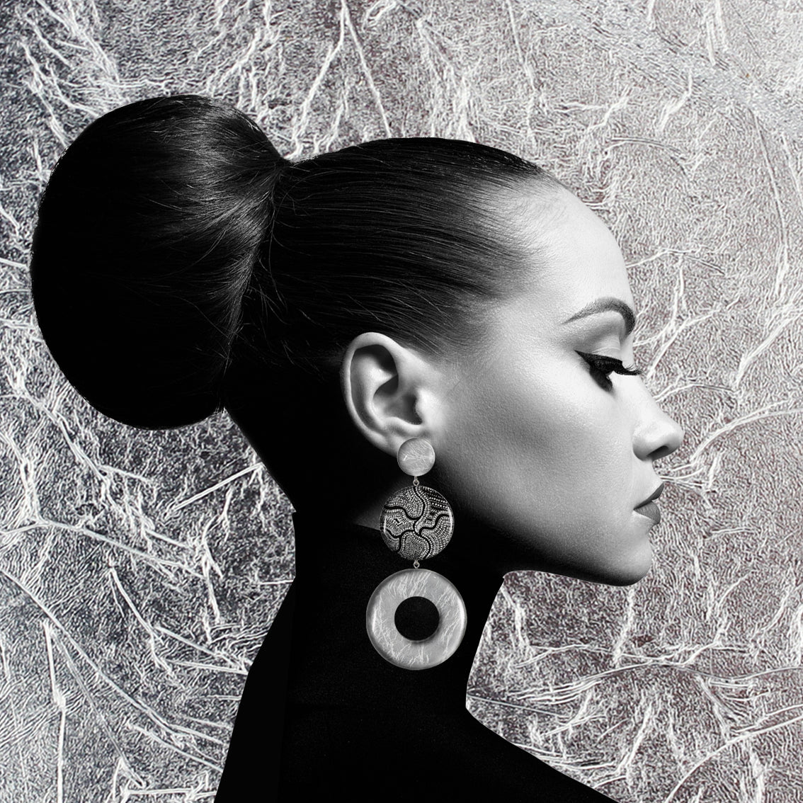 ATHENA TRIPLE OPEN DISC STATEMENT EARRINGS - ST052