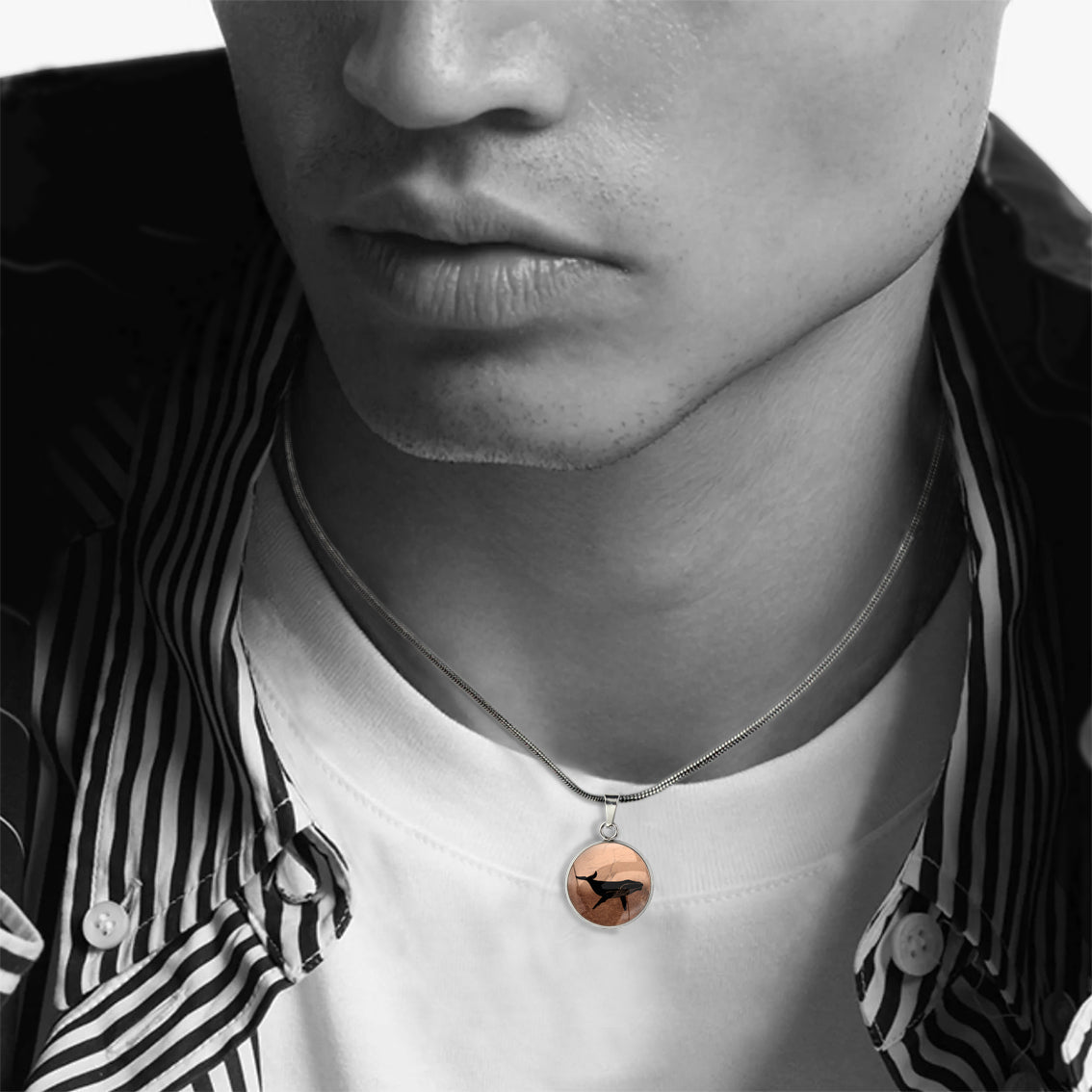 WHALE XS CIRCLE PENDANT ON A CHAIN NECKLACE - MFY166S - on Satchel