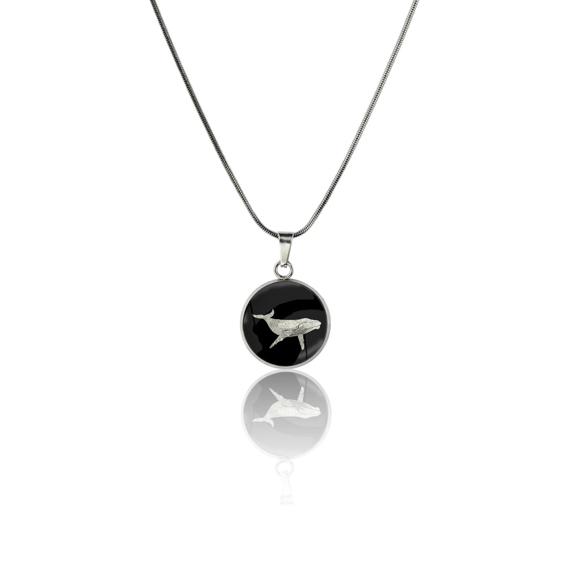 WHALE XS CIRCLE PENDANT ON A CHAIN NECKLACE - MFY166 - in Circle Box
