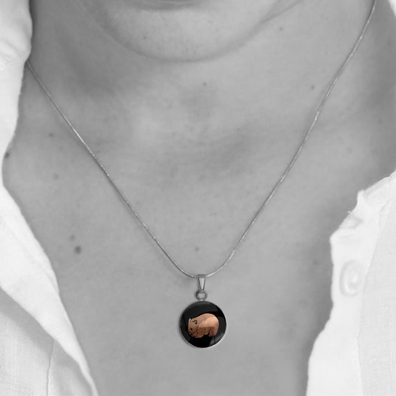 WOMBAT XS CIRCLE PENDANT ON A CHAIN NECKLACE - MFY248S - on Satchel
