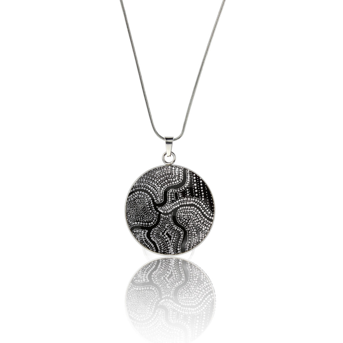 ATHENA BLACK AND WHITE CIRCLE PENDANT ON A CHAIN NECKLACE - M035S - on Satchel