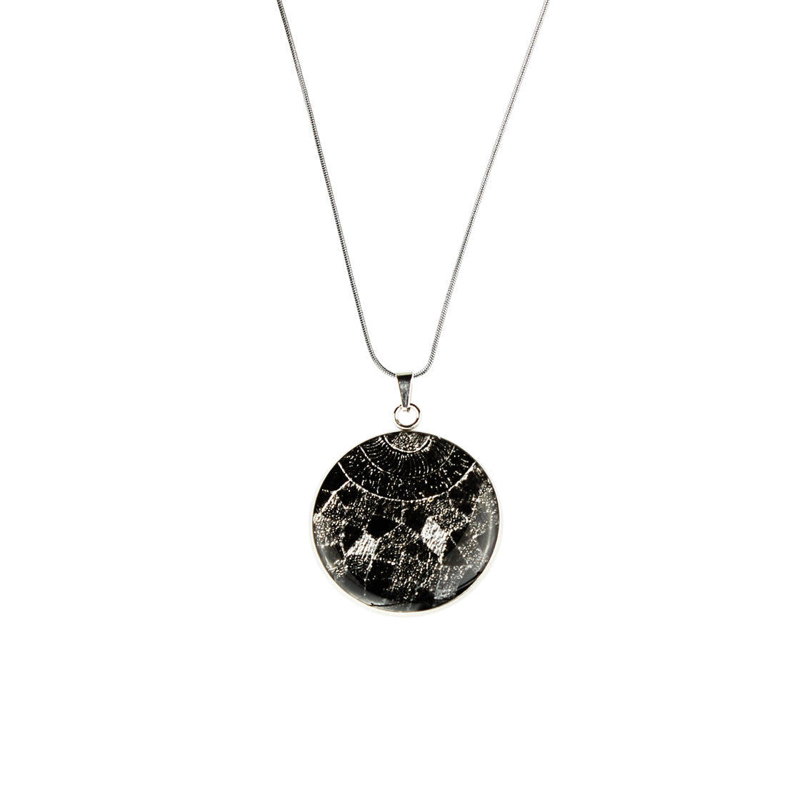 CORINNE SILVER AND BLACK CIRCLE PENDANT ON A CHAIN NECKLACE - SD252 - in Circle Box