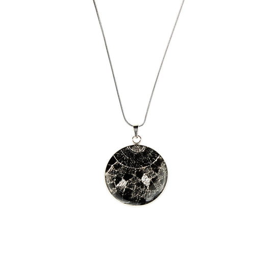 CORINNE SILVER AND BLACK CIRCLE PENDANT ON A CHAIN NECKLACE - SD252 - in Circle Box