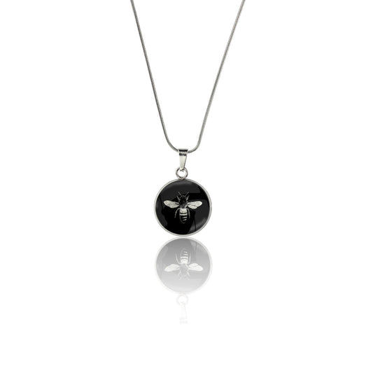 BEE XS CIRCLE PENDANT ON A CHAIN NECKLACE - MFY280S - on Satchel