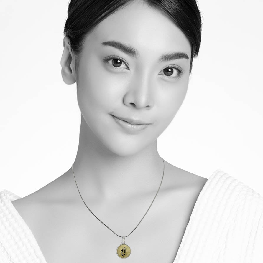 AUSTRALIAN NATIVE FLORA - ACACIA WATTLE XS CIRCLE PENDANT ON A CHAIN NECKLACE - D825 - in Circle Box