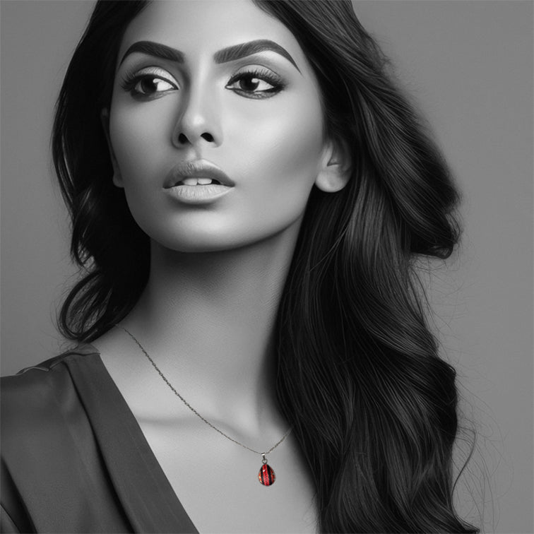 OTTO STAR RED XS DROP PENDANT ON A CHAIN NECKLACE - SD412 - in Circle Box