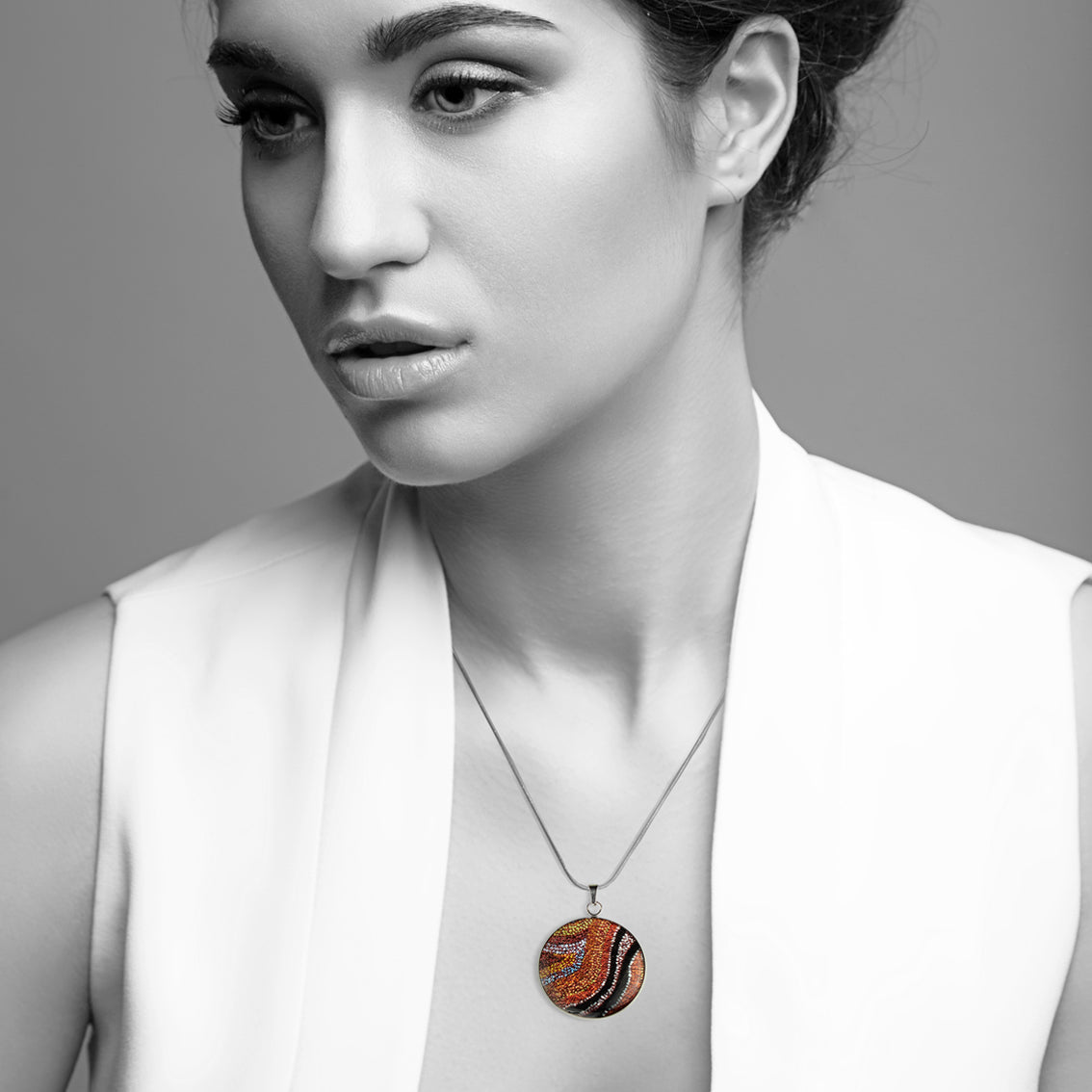 OTTO STAR ORANGE ADJUSTABLE CIRCLE PENDANT ON A CHAIN NECKLACE - SD200 - in Circle Box