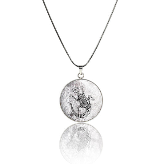 TROY LITTLE GECKO CIRCLE PENDANT ON A CHAIN NECKLACE - SD462S - on Satchel