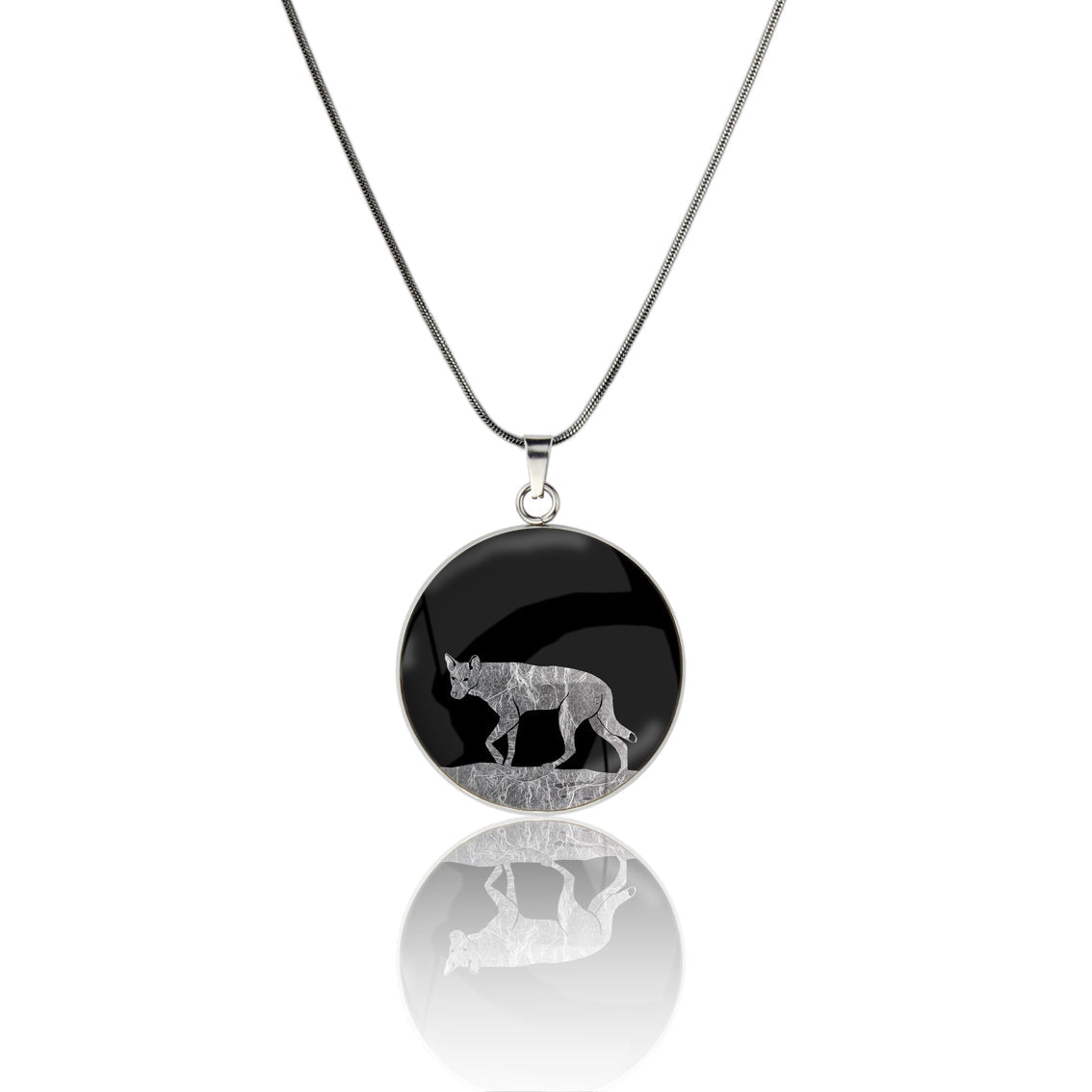 DINGO CIRCLE PENDANT ON A CHAIN NECKLACE - MFY210S - on Satchel