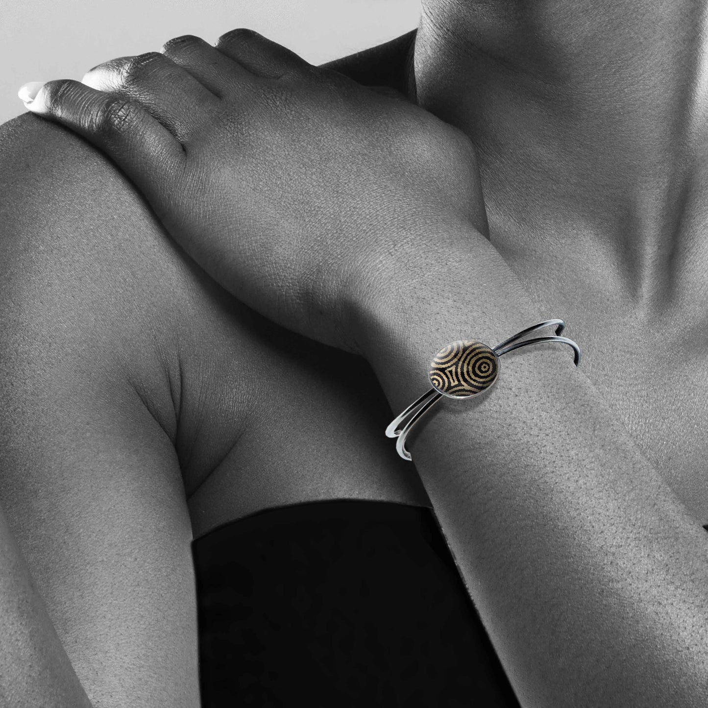 SARAH GOLD AND BLACK DOUBLE WIRE BANGLE  - B120