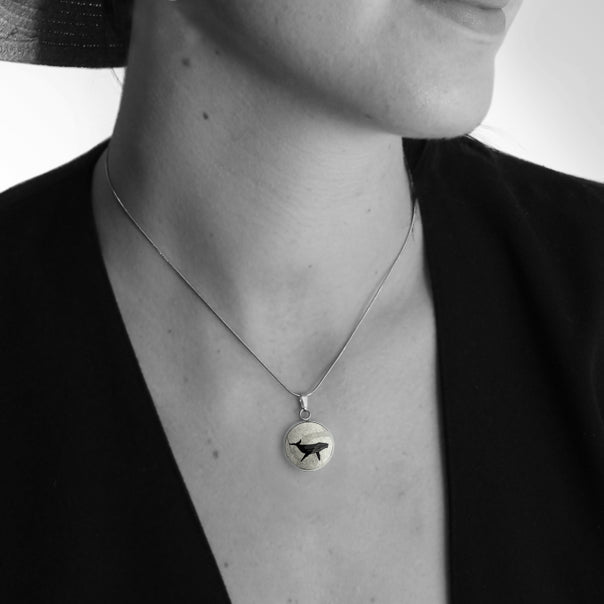 WHALE XS CIRCLE PENDANT ON A CHAIN NECKLACE - MFY166S - on Satchel