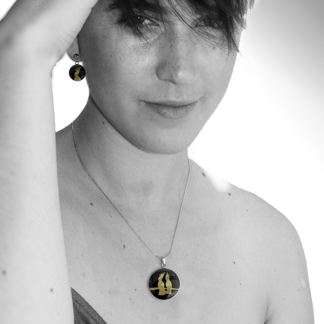 COCKATOO COUPLE CIRCLE PENDANT ON A CHAIN NECKLACE - MFY230S - on Satchel